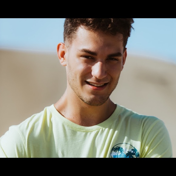 Profile Picture of Benjamin Anderson (@bennyanders) on Poshmark