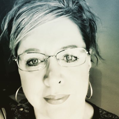 Profile Picture of Debbie Morley (@konnakiss) on Twitter