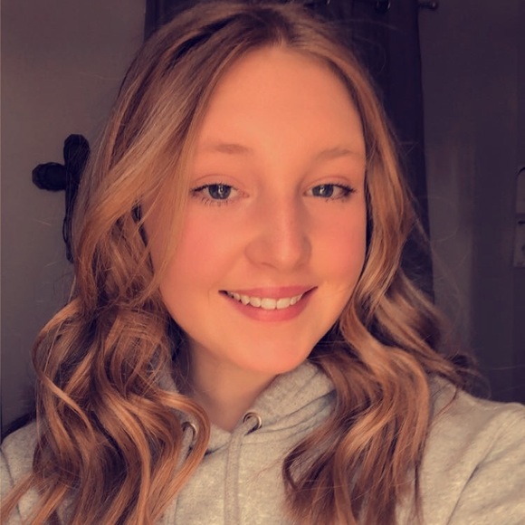 Profile Picture of Alexis Ebersole (@lexebersole2006) on Poshmark