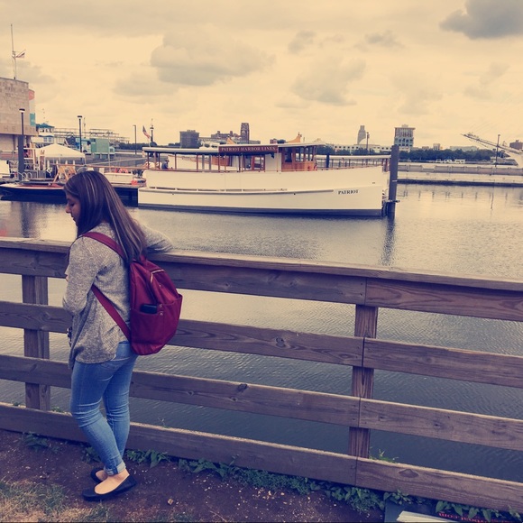 Profile Picture of Alexus Gonzales (@alexusmgonzales) on Poshmark