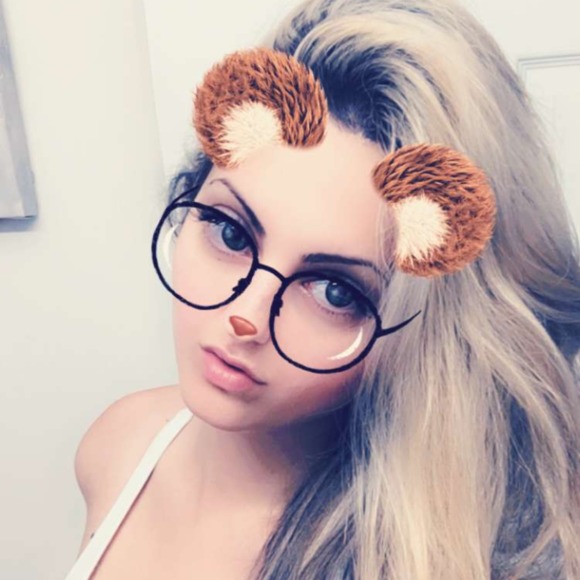 Profile Picture of Robe Vettel (@crystal_marie20) on Poshmark