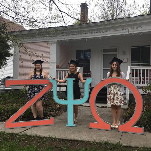 Profile Picture of Julia Tomaschow (@julia_tomaschow) on Poshmark