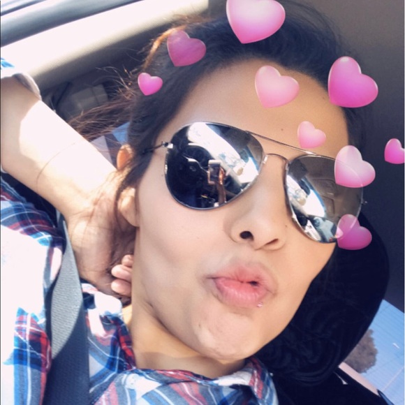 Profile Picture of Yesenia Arellano (@yessy_24) on Poshmark