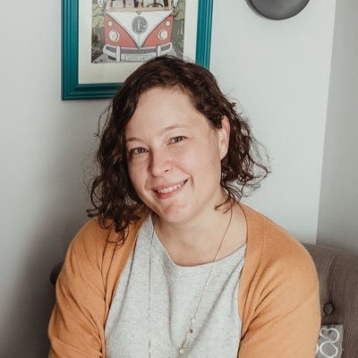 Profile Picture of Amanda Calvin (@acalvindesign) on Twitter