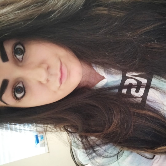 Nicole Broxterman - Poshmark Profile Picture of Nicole Broxterman (@nicoletadea) on Poshmark