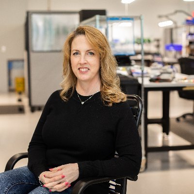 Profile Picture of Lisa Donnelly (@HipTalk) on Twitter