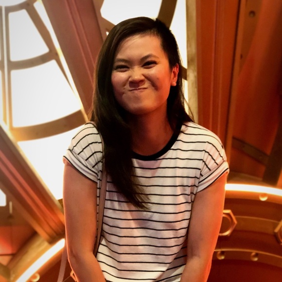 Profile Picture of Aivy Nguyen (@aiveesaur) on Poshmark