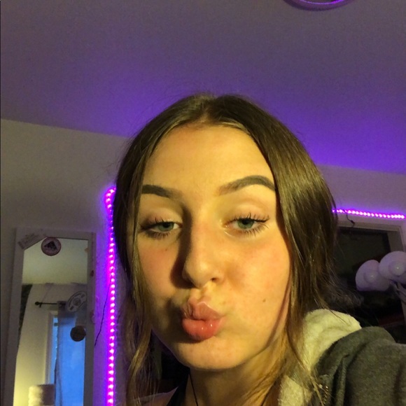 Profile Picture of Sorcha Bowers (@sorcha_907) on Poshmark