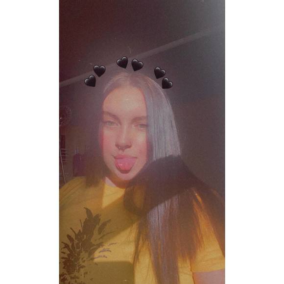 Profile Picture of Carly Carter (@carlyca93935) on Poshmark