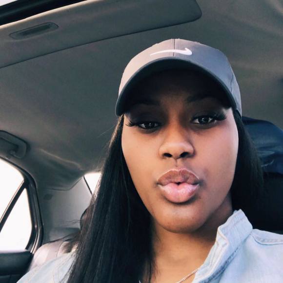 Profile Picture of Alyssa Redd (@lyssa__r) on Poshmark