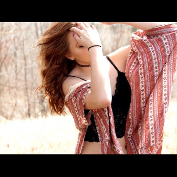 Profile Picture of Leaandra Lege (@leaandraaaaa) on Poshmark