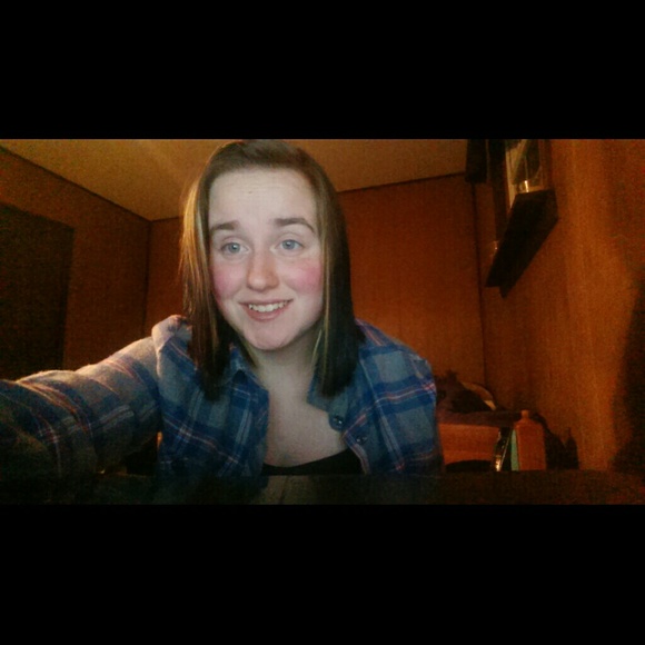 Profile Picture of Aubrey Freeby (@killtheblondes) on Poshmark