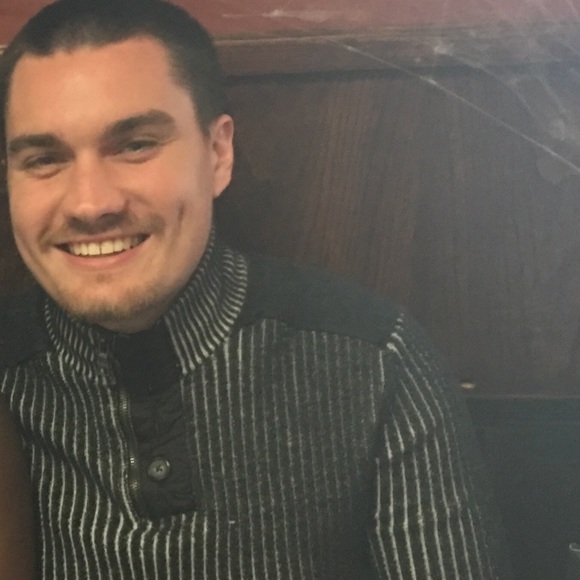 Profile Picture of Joey Pearson (@joeyp1992) on Poshmark