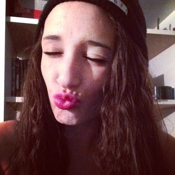 Nikki Kellerhouse - Poshmark Profile Picture of Nikki Kellerhouse (@terpqueen) on Poshmark