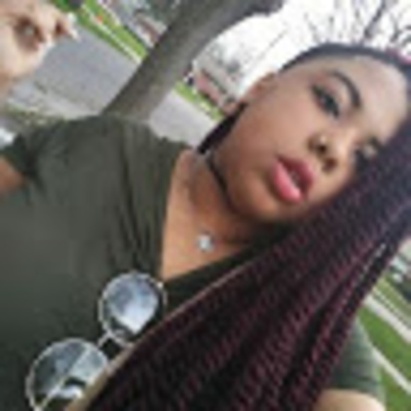 Profile Picture of Kayla Barnes (@kaylabarnes1025) on Poshmark