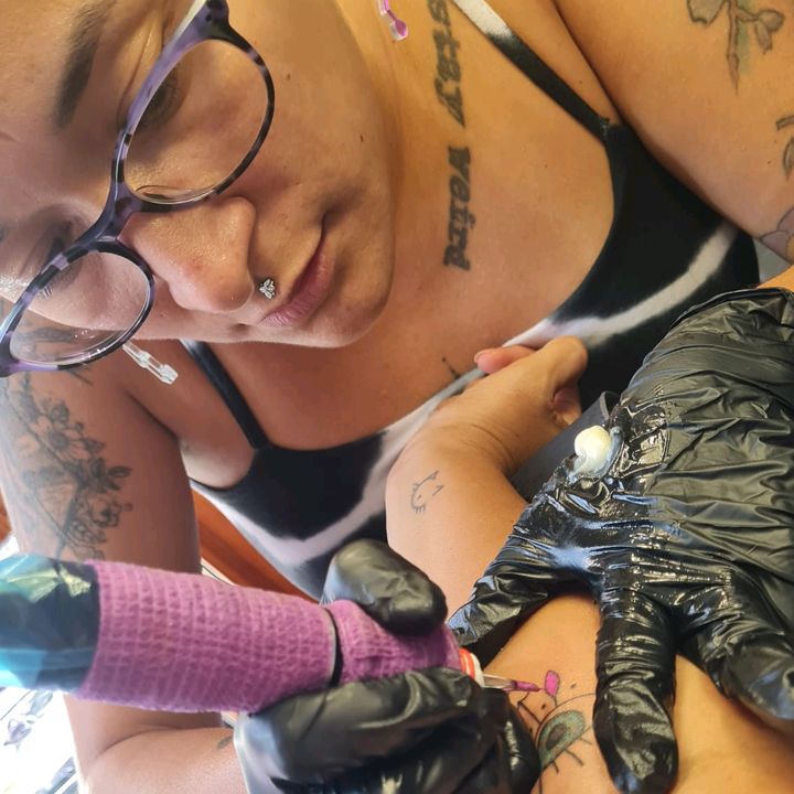 Profile Picture of Debbie (@dbeeinkarts) on Tiktok