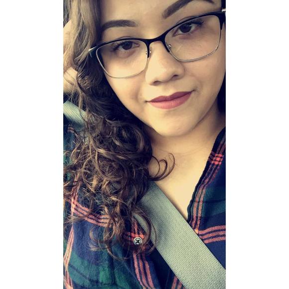 Profile Picture of Lizbeth Peraza (@lizbethperaz579) on Poshmark