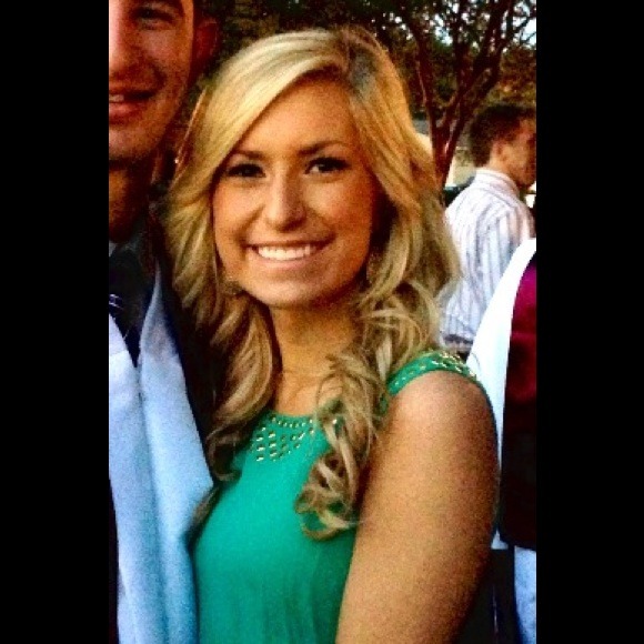 Profile Picture of Chelsea Ancona (@chelsnicole22) on Poshmark