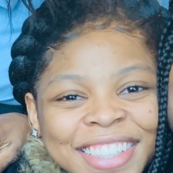 Profile Picture of Antonenija Green (@antonenijag) on Poshmark