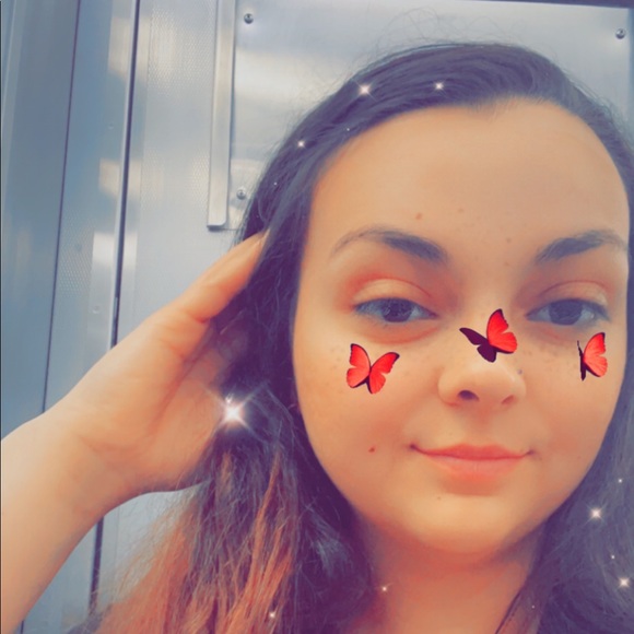 Profile Picture of Michala Rosenella (@mrosenel) on Poshmark