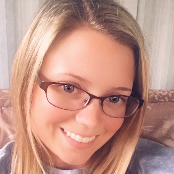 Profile Picture of Amanda Watson (@agwatson89) on Poshmark