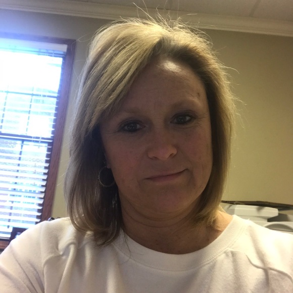 Profile Picture of Kelly Davis (@kellyd121868) on Poshmark