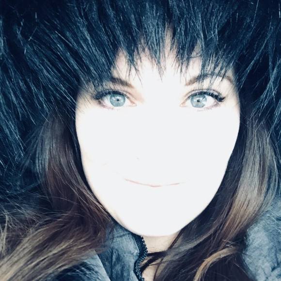 Mckenzie Klein - Poshmark Profile Picture of Mckenzie Klein (@mckenzieklein) on Poshmark