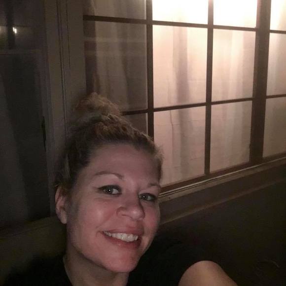 Profile Picture of Heidi Weekley (@hweekley97) on Poshmark