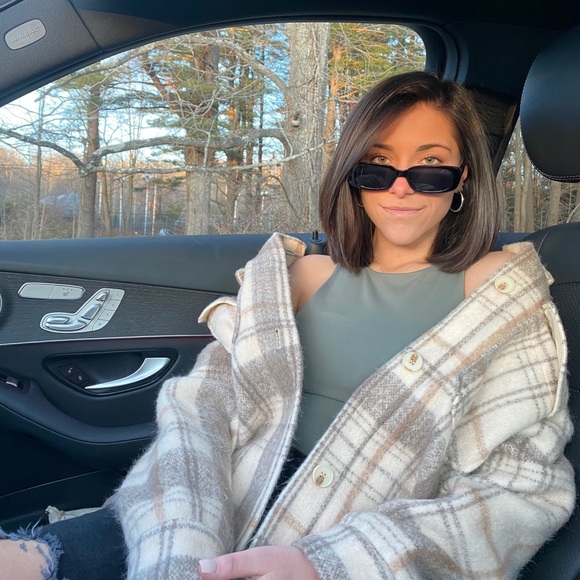 Profile Picture of Brianna Vanacore (@bvanacore) on Poshmark