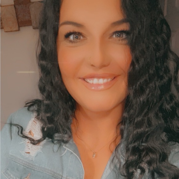 Profile Picture of Kimberly Jarvis (@kimberlyjarv669) on Poshmark