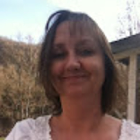 Profile Picture of Kim Bateman (@kimbateman177) on Poshmark