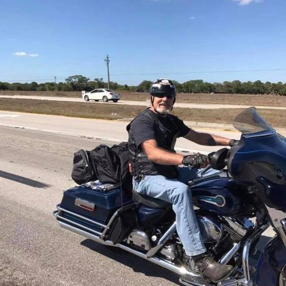 Profile Picture of Chris Olah (@olah12) on Poshmark