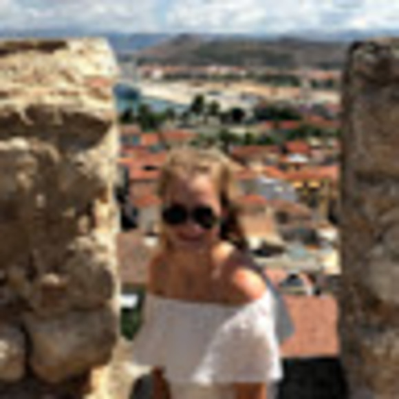 Profile Picture of Anne Wilkinson (@anne_wilkinson) on Poshmark
