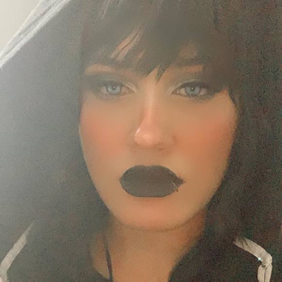 Profile Picture of Kimberly Michaelis (@kyttiekaht) on Poshmark