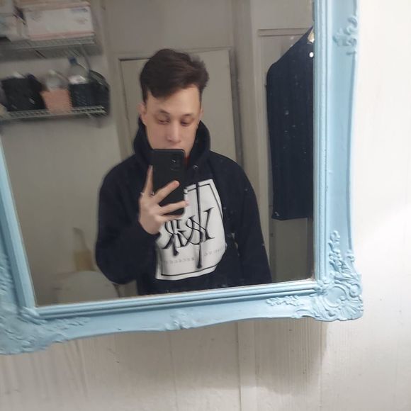 Profile Picture of Kevin Tran (@kevintran2178) on Poshmark