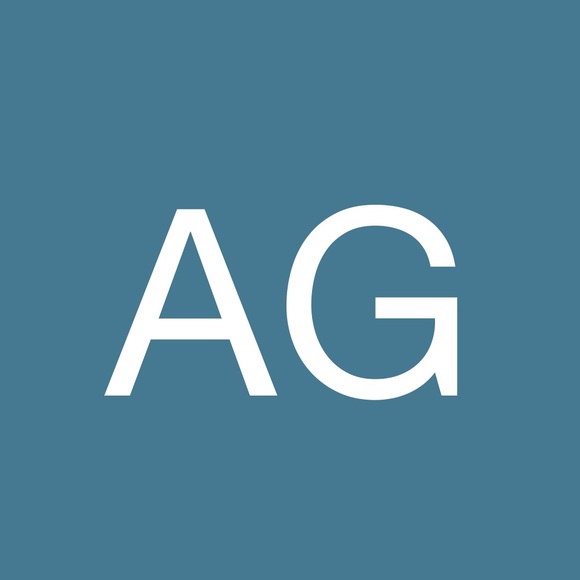 Profile Picture of April Groebner (@cagroeb) on Poshmark