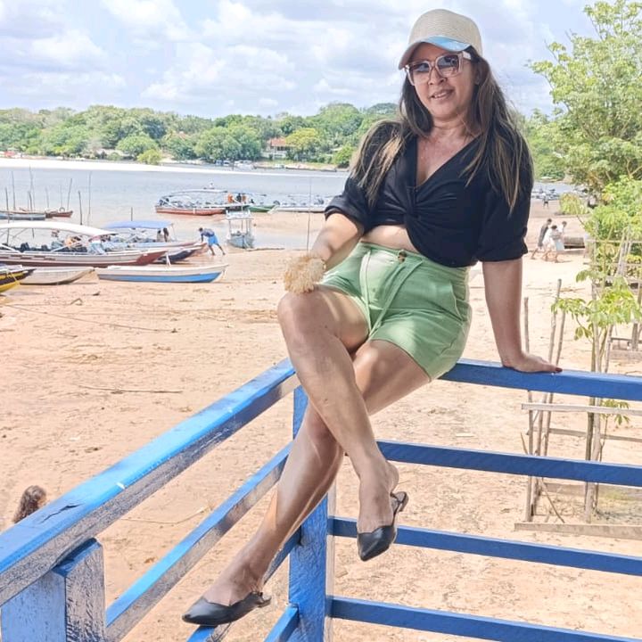 Profile Picture of Julia Vaz (@juliavaz98) on Tiktok