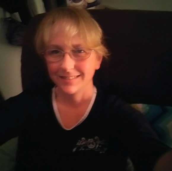 Profile Picture of Jan Daniel (@j_daniel40) on Poshmark