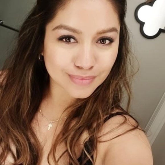 Profile Picture of Aideé Navarrete (@teddy1pink) on Poshmark