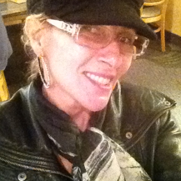 Profile Picture of Susan Friedman (@fashionmama2) on Poshmark