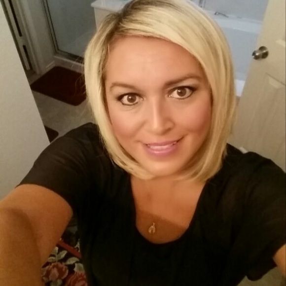 Profile Picture of Ladonna Earley (@ladonna_earley) on Poshmark