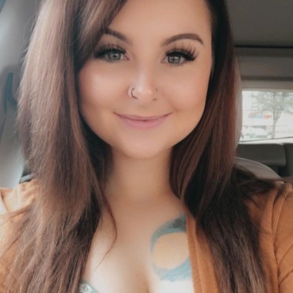 Profile Picture of Tara Harmes (@taraharmes) on Poshmark