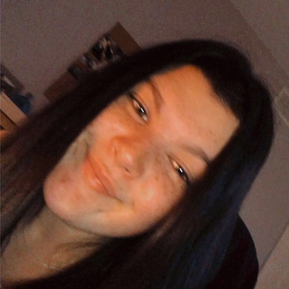 Mallory Oberry - Poshmark Profile Picture of Mallory Oberry (@oberrymallory) on Poshmark