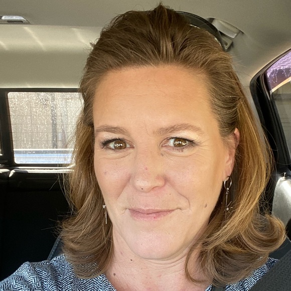 Pamela Streeper - Poshmark Profile Picture of Pamela Streeper (@pamelastreeper) on Poshmark