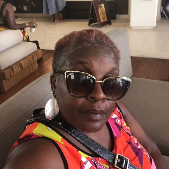 Profile Picture of Barbara Mccorkle (@cakelady11) on Poshmark