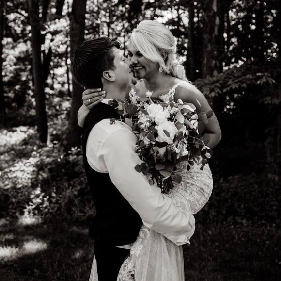 Maddy Buschur - Poshmark Profile Picture of Maddy Buschur (@madison1806) on Poshmark