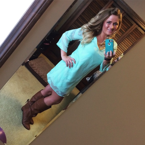 Profile Picture of Carly Chapman (@cchapman91) on Poshmark