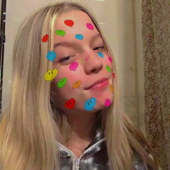 Profile Picture of Hermione Vandergrift (@hermionev) on Poshmark