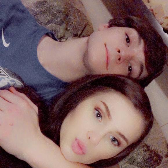 Profile Picture of Lexi Harrison (@leah_alexis15) on Poshmark