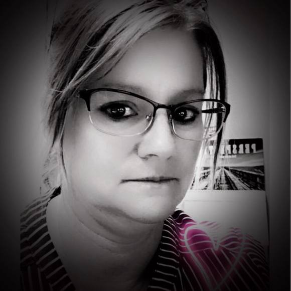 Profile Picture of Cindy Peggs (@cms813) on Poshmark